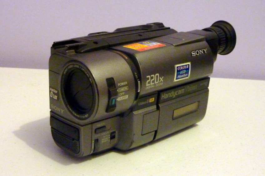 Video8mm: Sony Handycam CCD-TRV23E.