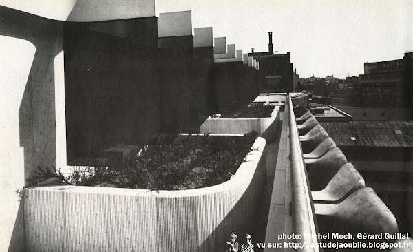 Paris 7ème - Ambassade d'Afrique du Sud  Architectes: Gérard Lambert, Jean Thierrart et Jean-Marie Garet.  Intégration: L'oeuf Centre d'Etudes, Jean Piantanida  Construction: 1974