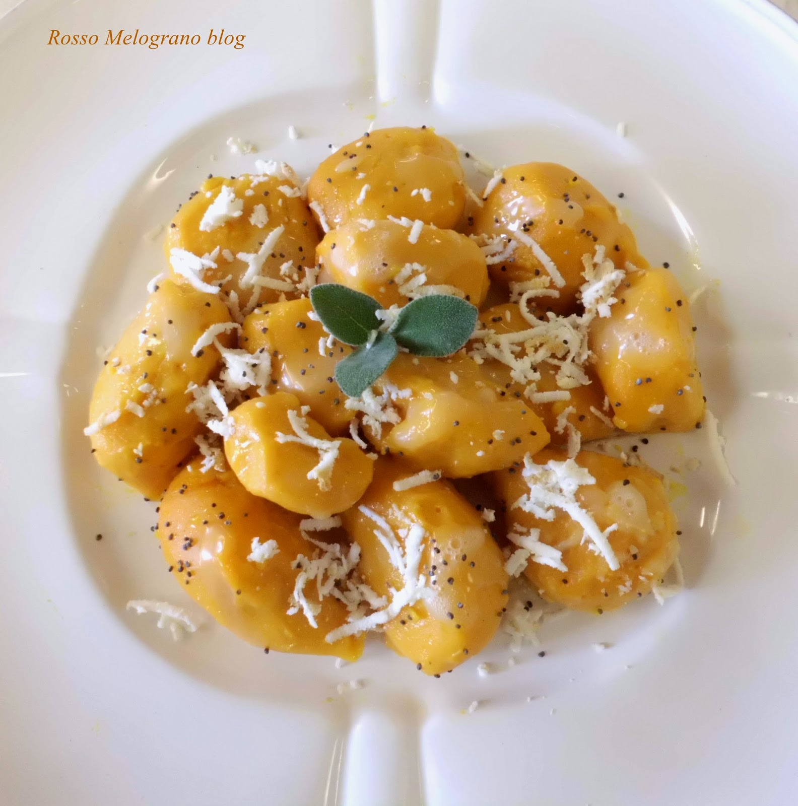 Rosso Melograno Ogni giorno è buono per fare gli gnocchi.