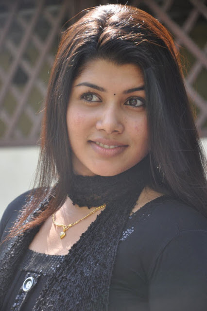 madhu sri in black dress actress pics