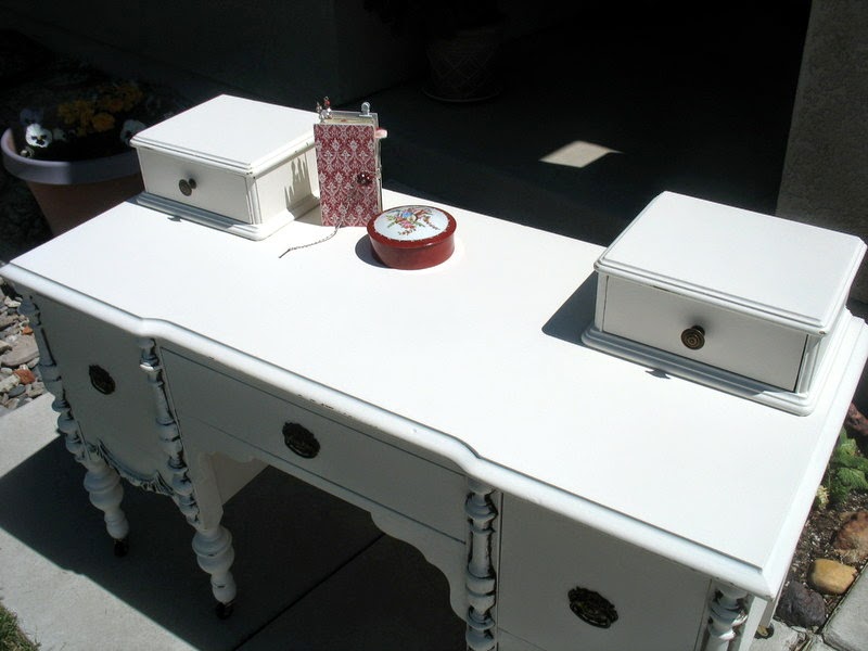 Shabby Redo For You ! Vintage Vanity Redo