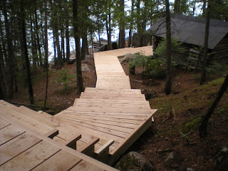 cedar stairway from the cabin to the sauna by the lake, https://www.huismanconcepts.com/