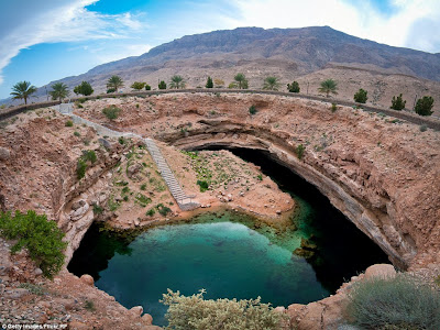 Sinkhole Oman on Amazing  Pemandangan Sinkhole Yang Memukau Di Oman  5 Gambar