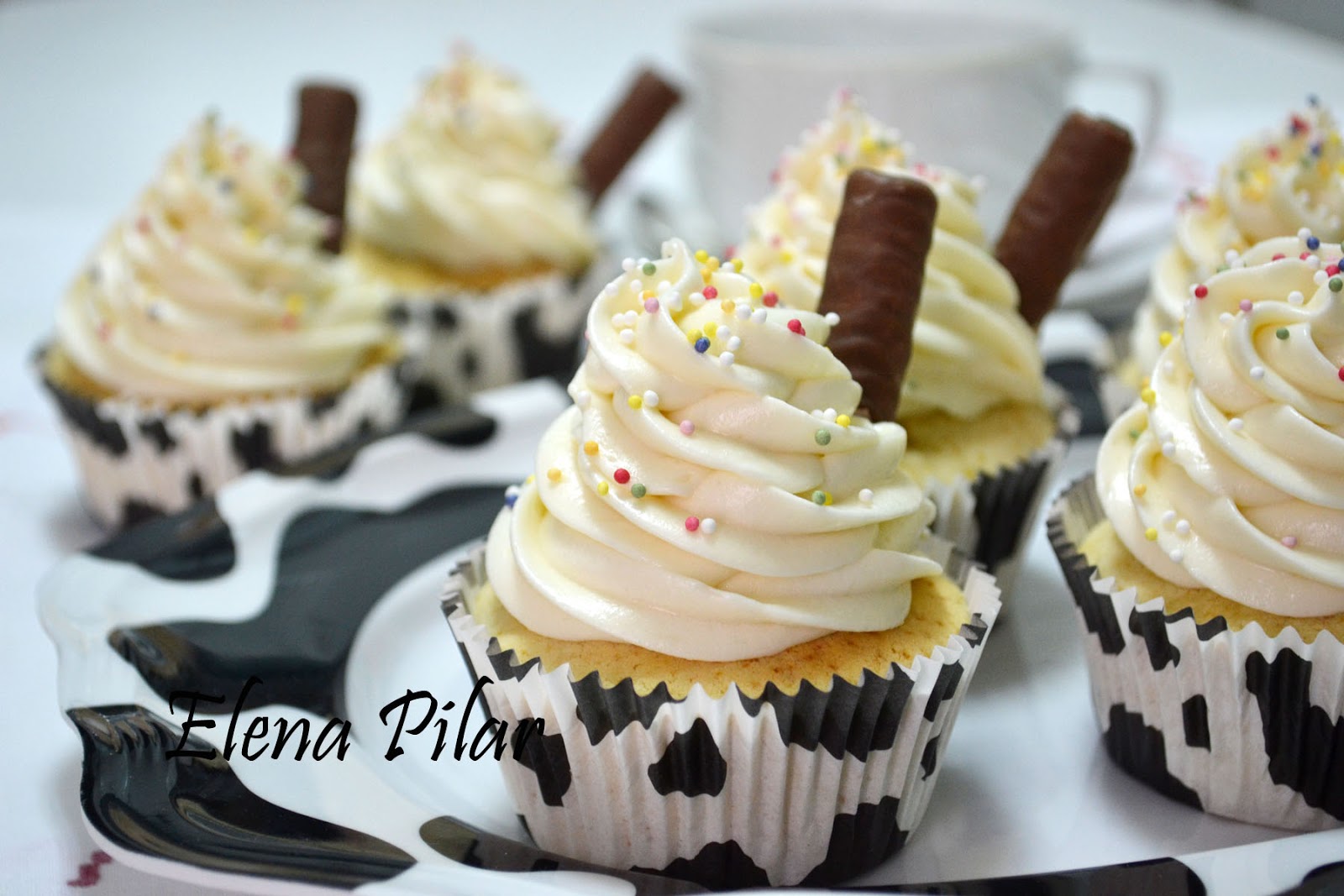 Mi Recetario por Elena Pilar Cupcakes de chocolate blanco con frosting