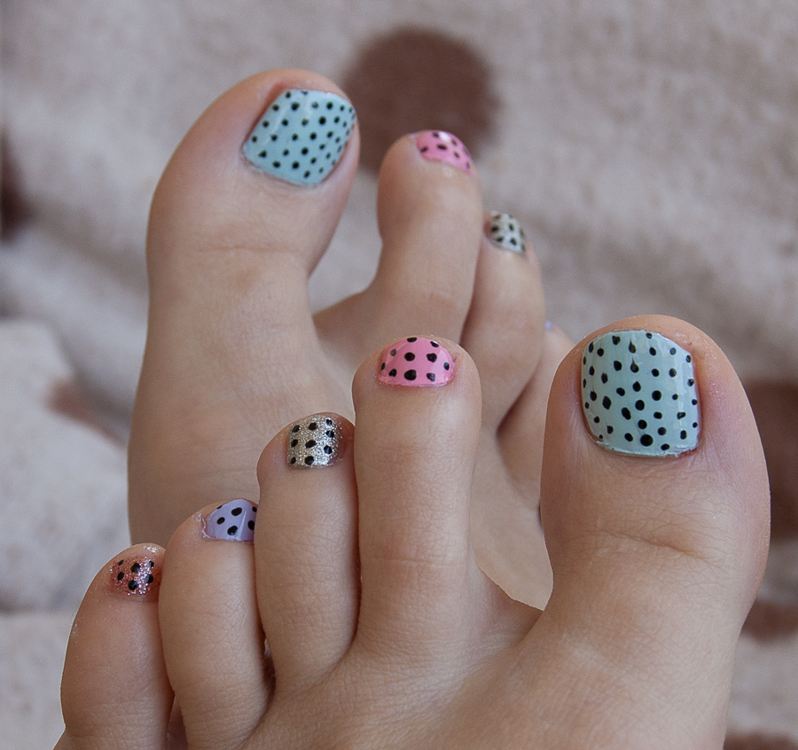Oberflächlich: Pastel Ombre & Polka Dot Toenails
