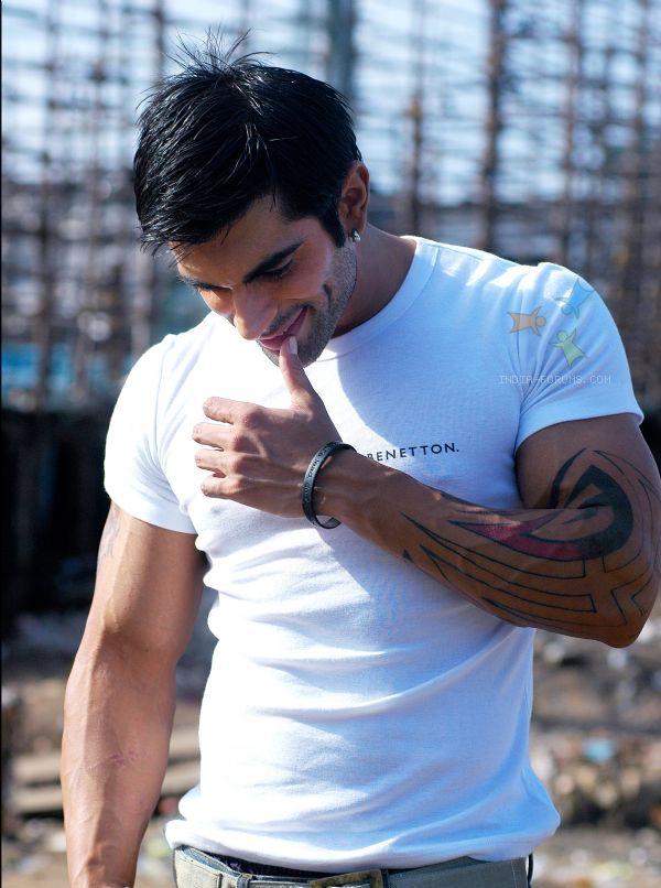 Shirtless Bollywood Men: Karan Singh Grover