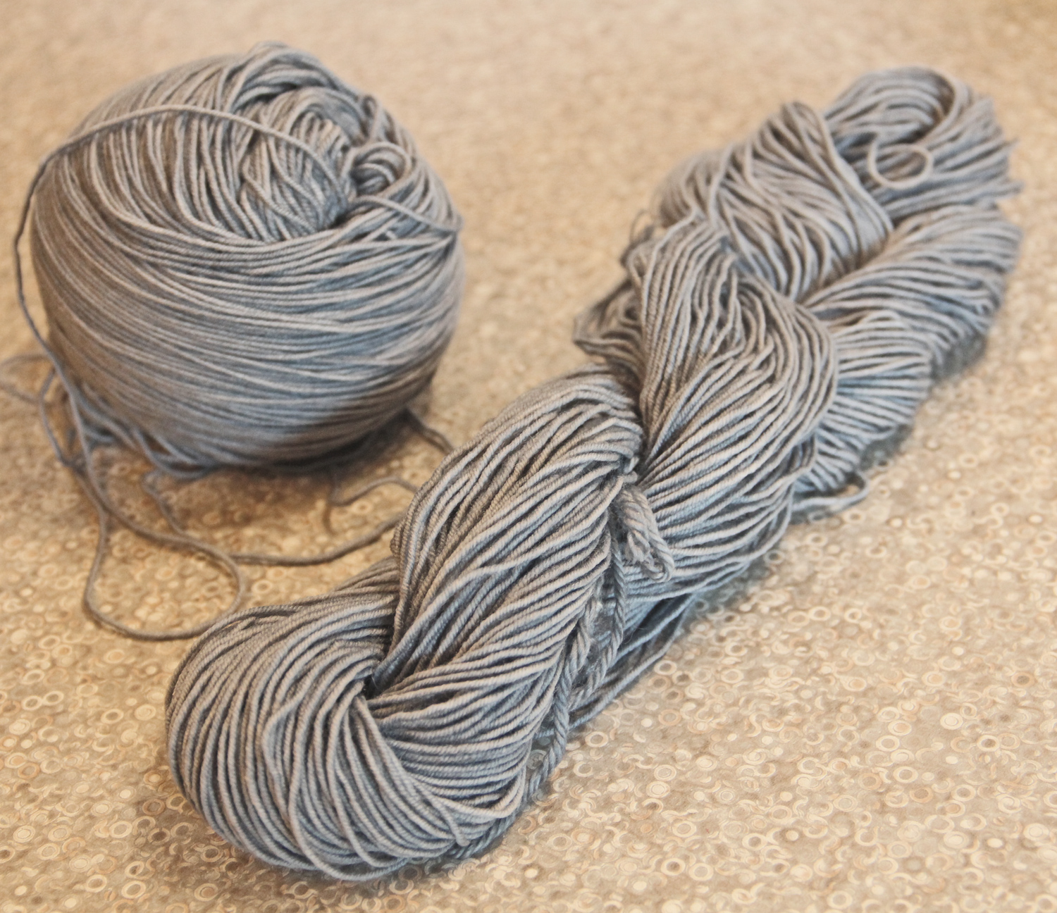 Dyeing a Long Gradient Yarn at Home with Food Dye!