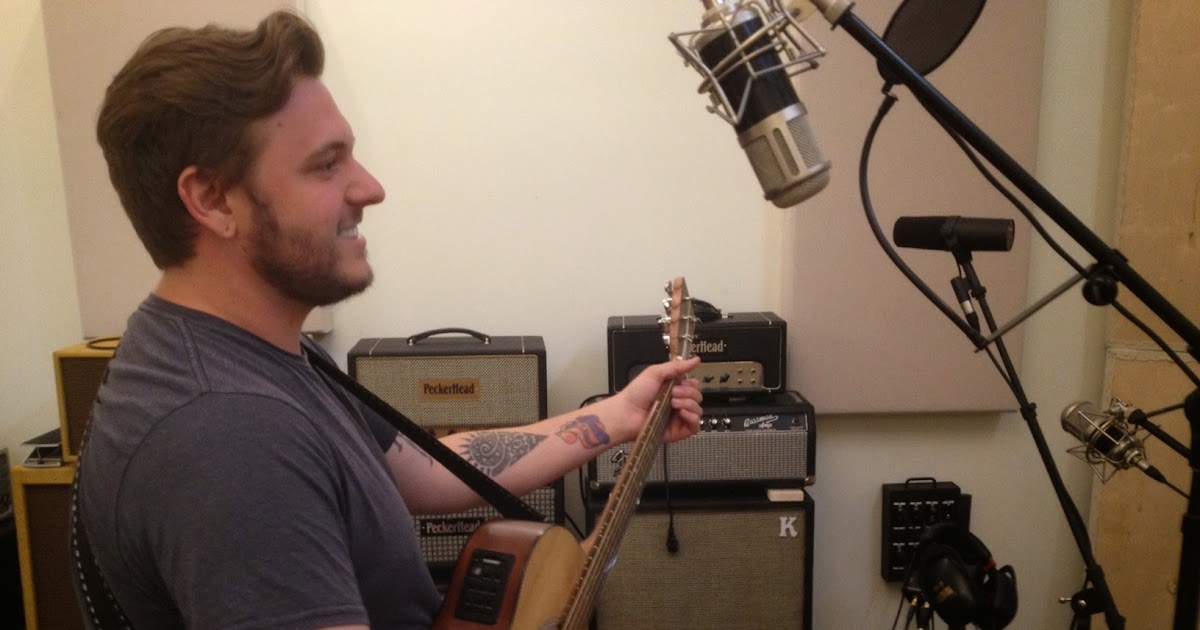 RECORDING LOUNGE Recording Acoustic Guitar and Vocal At the Same Time