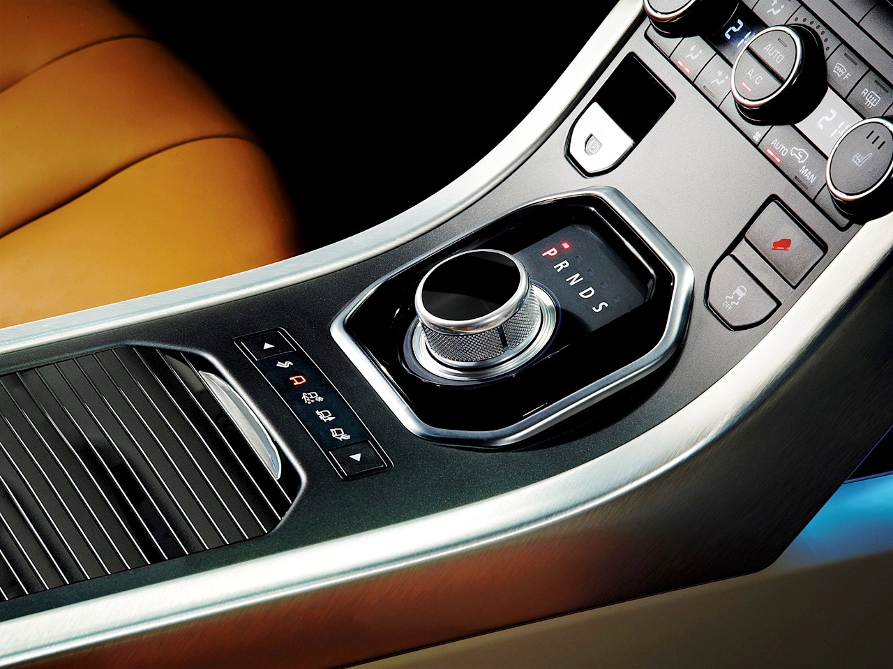 http://3.bp.blogspot.com/-e-z2R-XAEw8/TlZIUZLRwHI/AAAAAAAAD3M/dHTKf2SJVCA/s1600/Range-Rover-Evoque-Victoria-Beckham-Special-Edition+%25285%2529.jpg