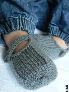 knitted seamless baby booties