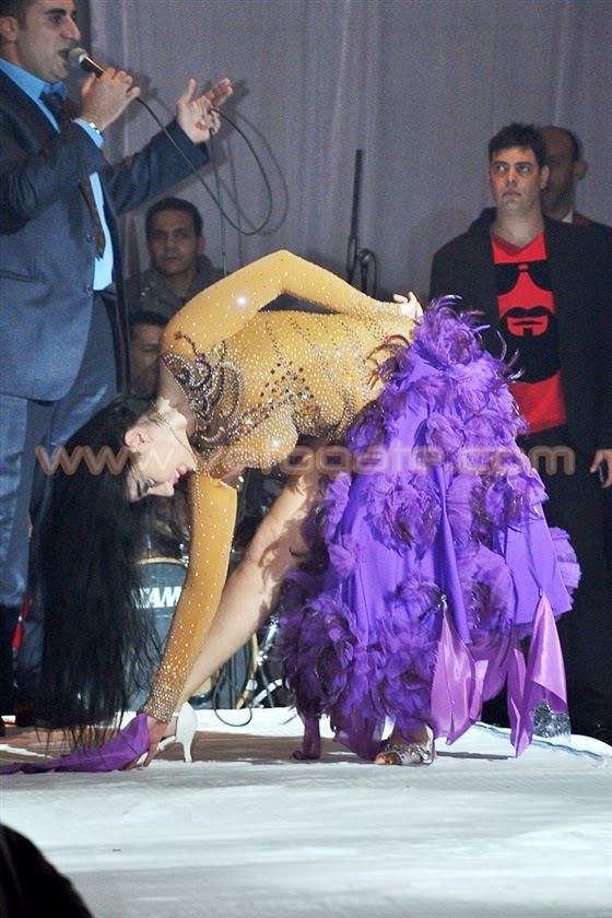 صافيناز تشعل حفل راس السنه 2015 ببدلة رقص توضح معظم تفاصيل جسدها Old Cairo 3