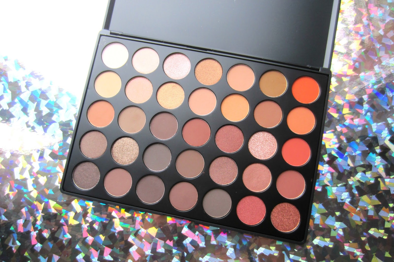 5 Eyeshadow Palettes That Makeup Beginners Need