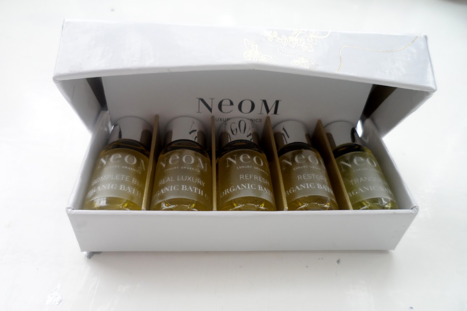 Neom real luxury candle and mini bath oils review flutter and sparkle