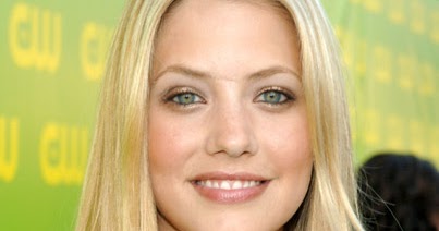 Olala Julie Gonzalo Height Weight And Body Measurements