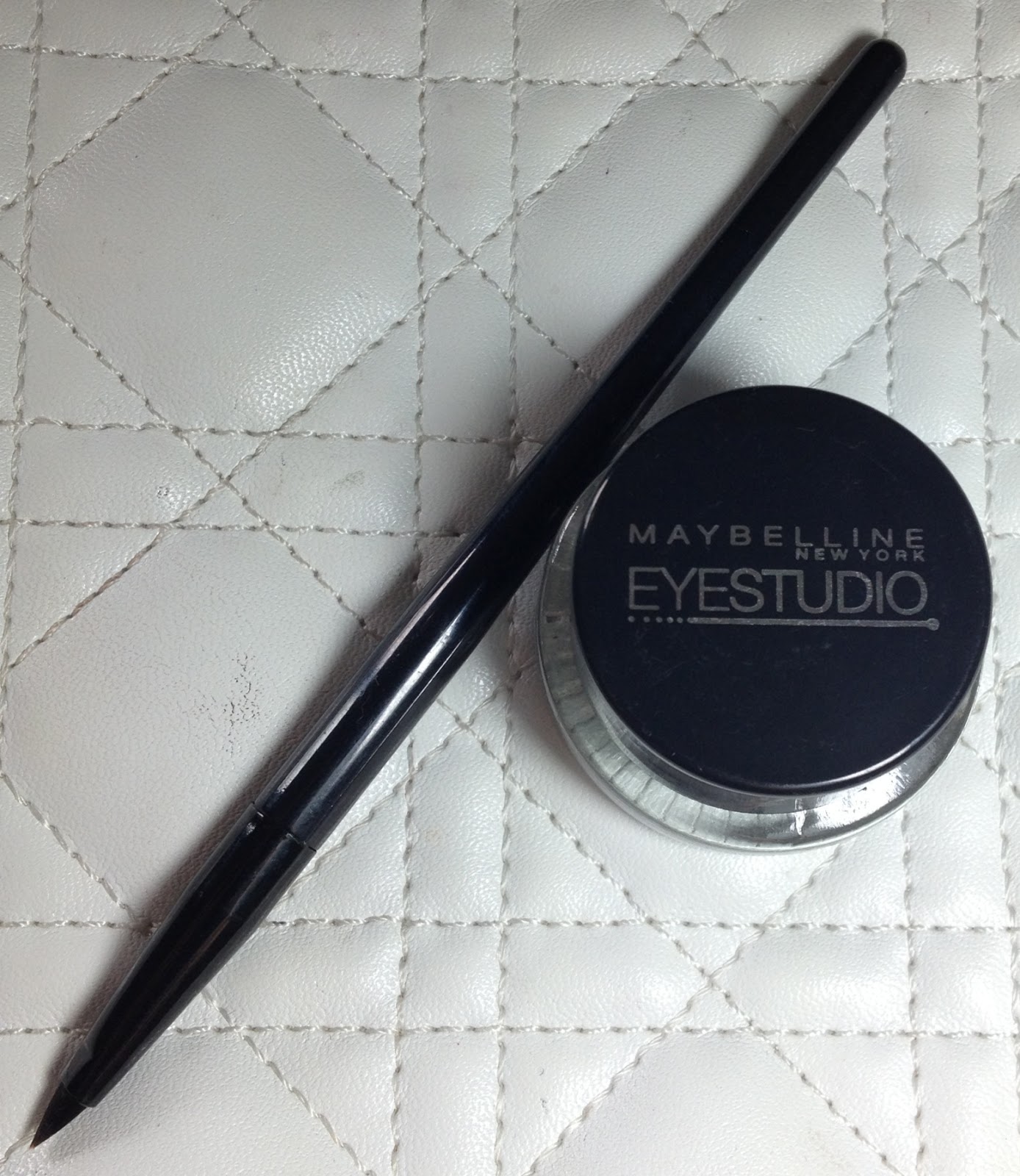 Beauty In Luv MAYBELLINE EYESTUDIO LASTING DRAMA GEL EYELINER