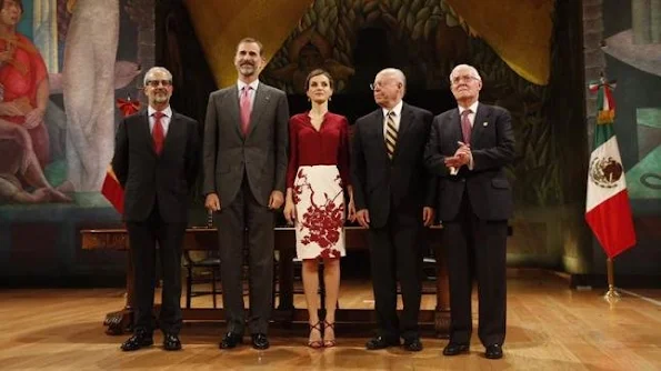  King Felipe VI of Spain and Queen Letizia, Rector of University of Salamanca Daniel Hernandez Ruiperez, Rector of UNAM Jose Narro and Director of Cervantes Institute Victor Garcia