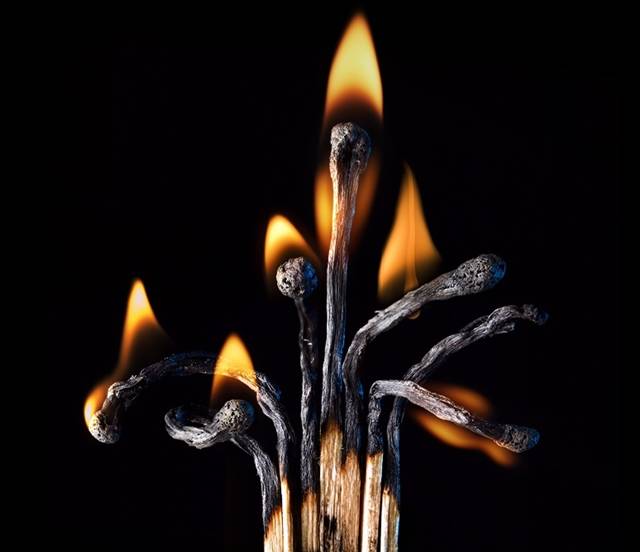 A matchstick is something so ordinary and simple that one could hardly imagine it could become an object of art. A Russian artist Stanislav Aristov however, unveils the artistic potential of matches in his his series.