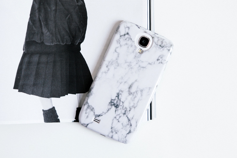 MARBLE PHONE COVER DIY