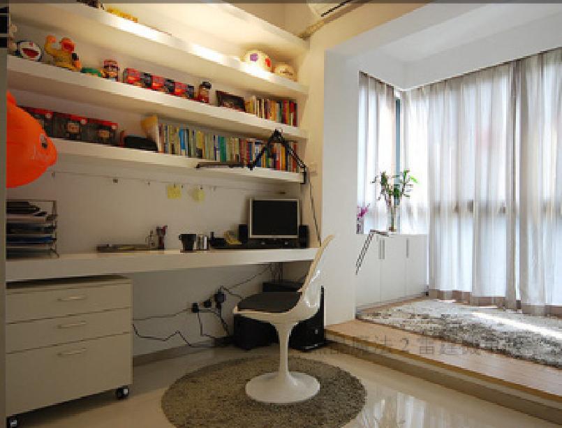 Hong KongBorn American Doctor Ideas for customized studio Builtin shelves for good use of space