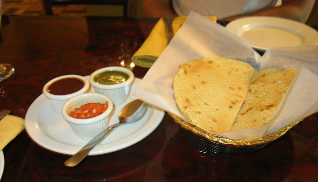 A plate of pappadum and chutney