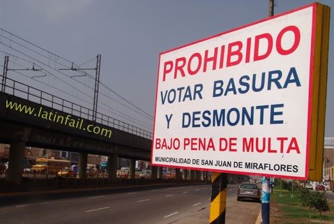Errores ortográficos en letreros de la Municipalidad de Miraflores - Parque 6 de agosto - Ciudad educadora