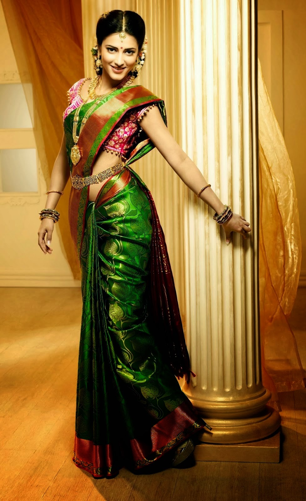 Shruti Hassan Beautiful Photos in Sarees - Hollywood | Tollywood