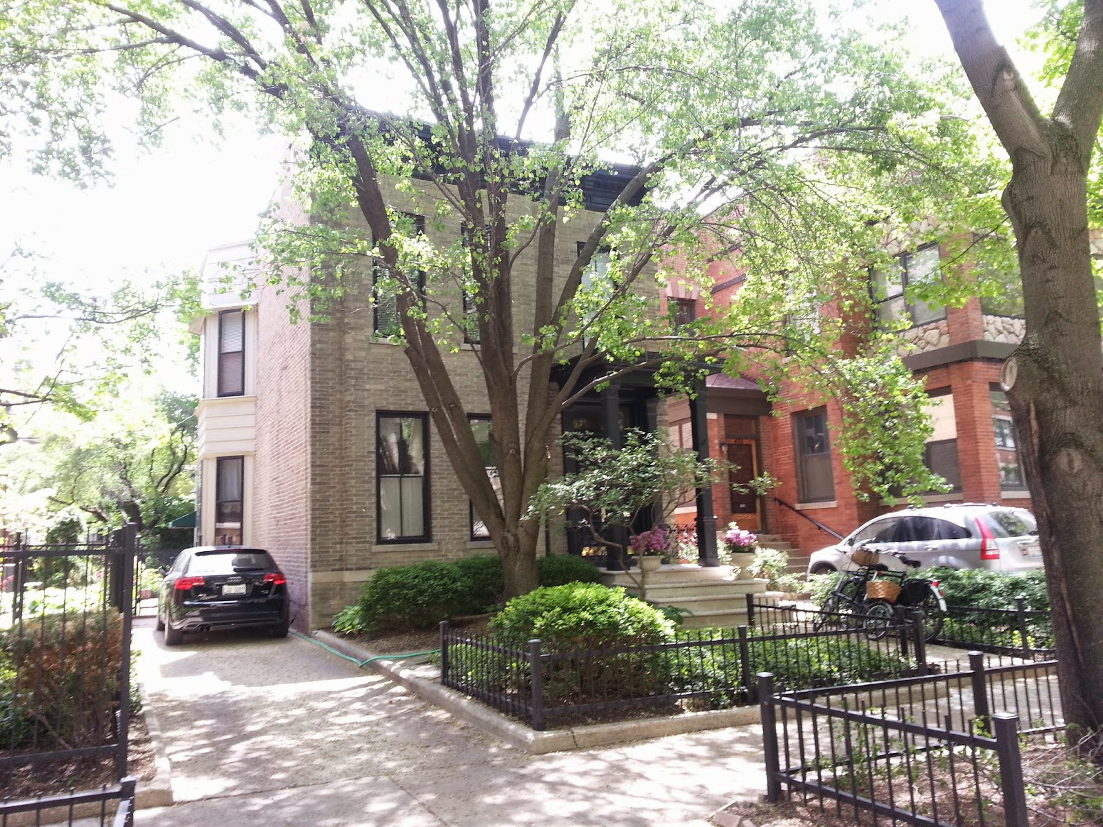 The Chicago Real Estate Local Bustle and beautiful homes on Briar