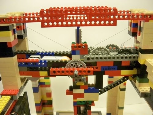 03-Lego-3D-Printer-Engineering-Student-Matthew-Kreuger-www-designstack-co