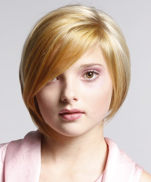 Short Medium Blonde and Brown Hairstyles Ideas for Young Women