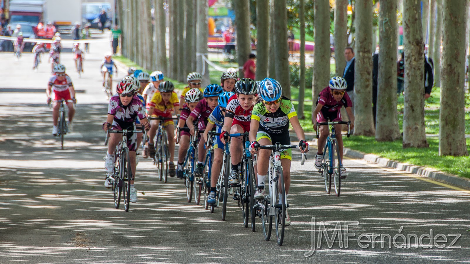 Jimena se pone en cabeza y los pone en fila