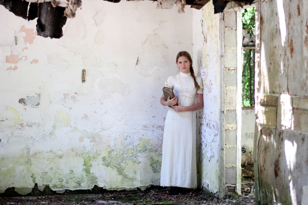 Sassy Sister Vintage More Pics Abandoned Building Fashion Shoot