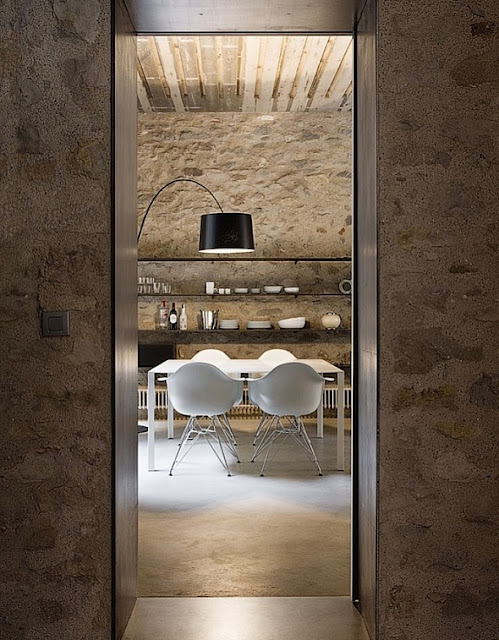 Comedor de moderno apartamento con estilo rústico