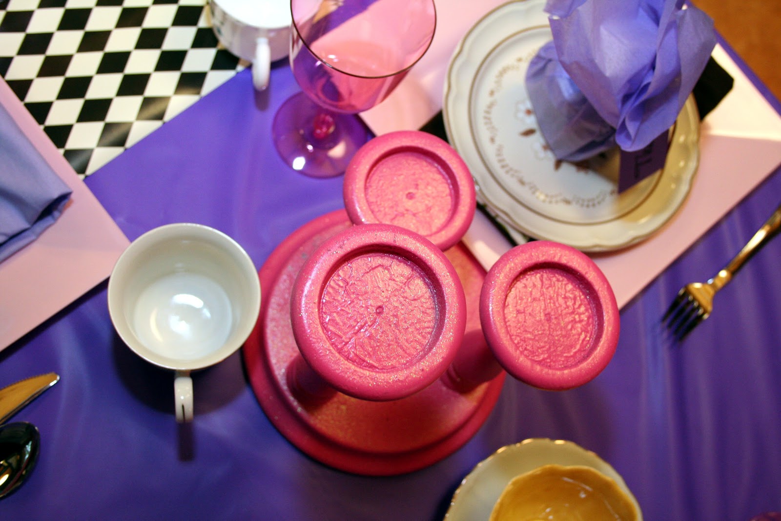 A Busy Mom's Blog: Mad Hatter Tea Party Decorations DIY