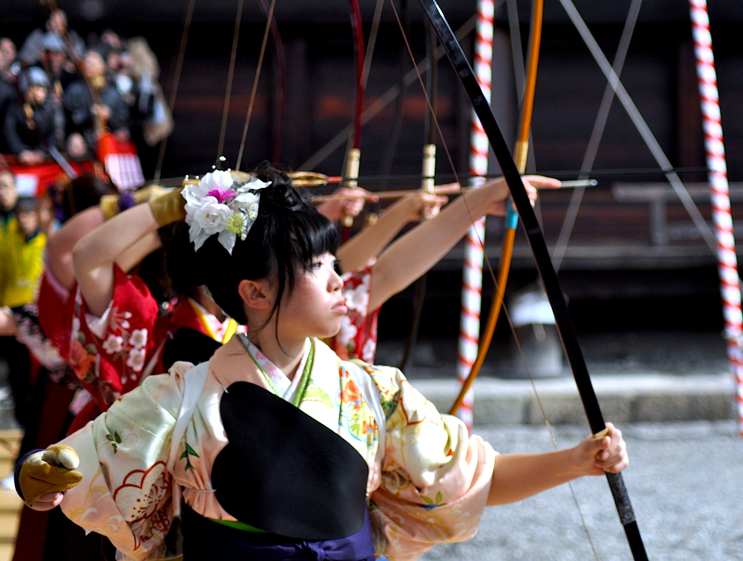 Toshiya - Pretty Japanese Girls in Kimono doing Kyudo (Japanese Archery