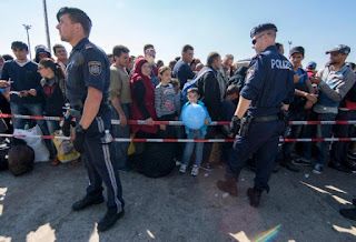 Κυβέρνηση Αυστρίας: ή προσαρμόζεστε, ή δρόμο! Κυβέρνηση Αυστρίας: ή προσαρμόζεστε, ή δρόμο!