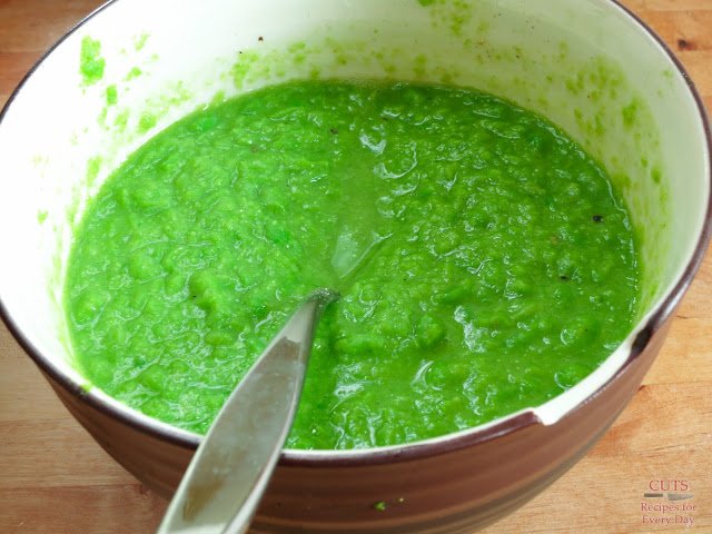 Peas pureed with lemon and garlic
