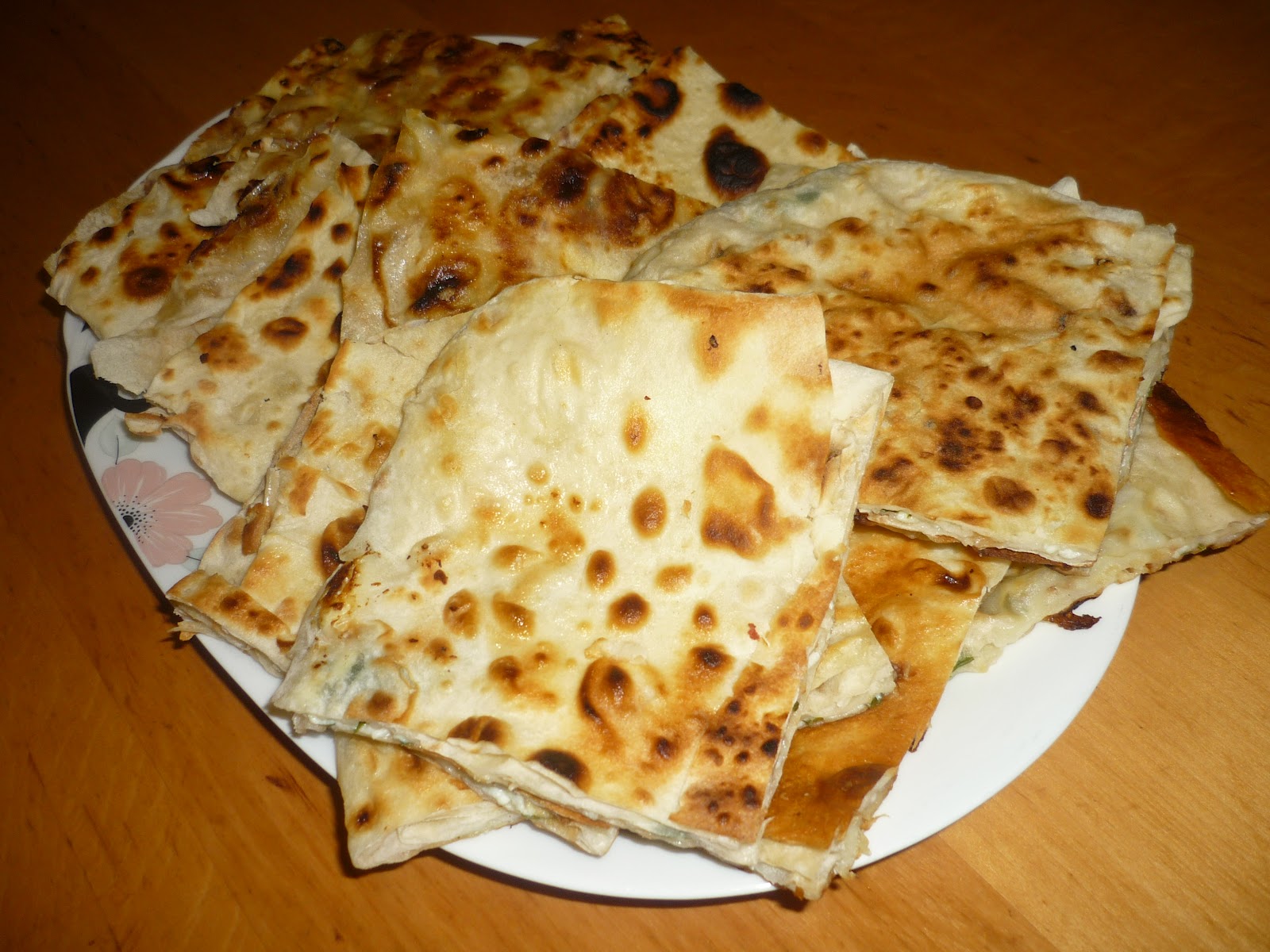 Emel Mutfakta Kuru Yufkadan Gözleme. ( Lor Peynirli, Maydanozlu