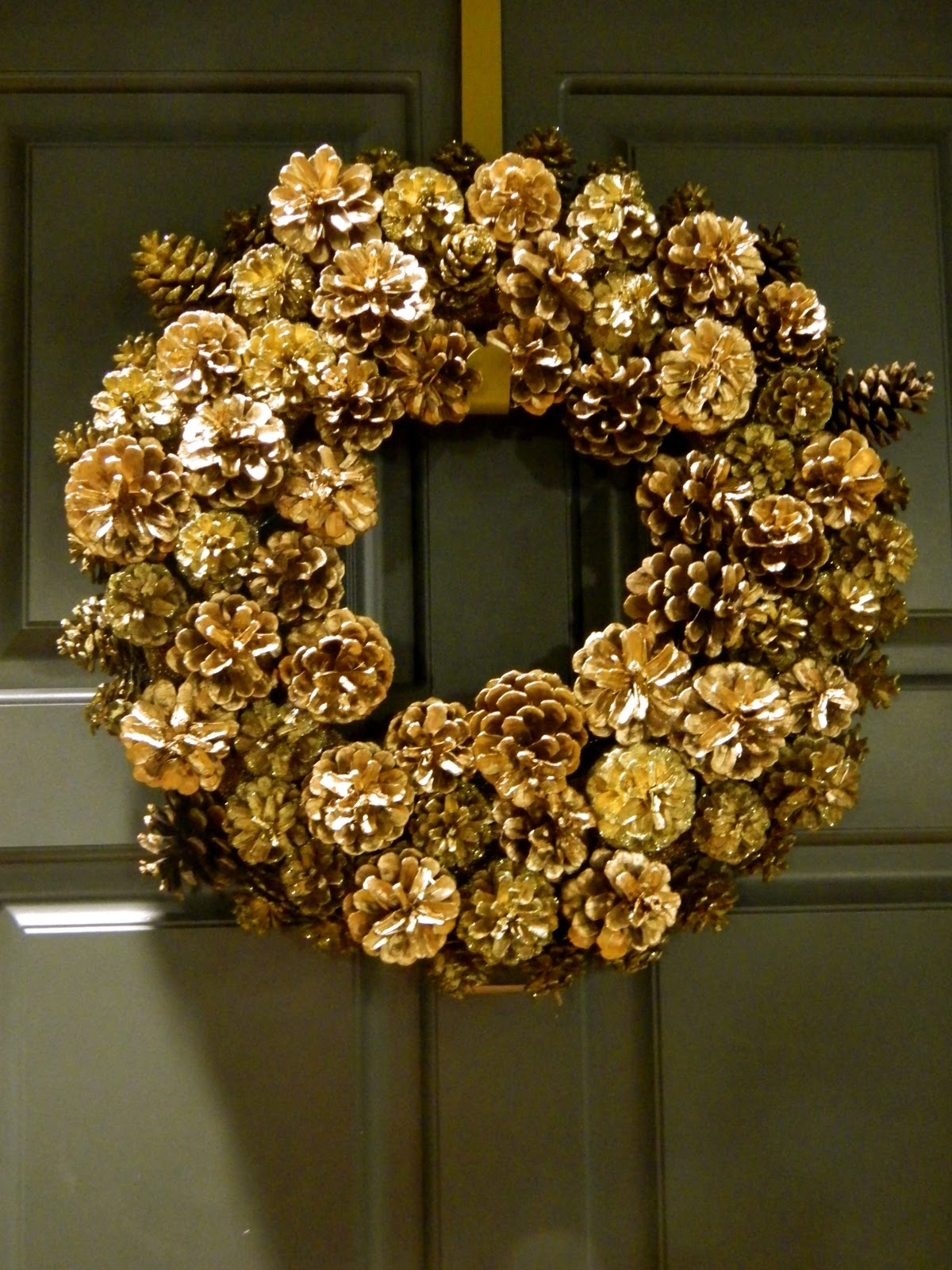sadie + stella: DIY: Gold Glammy Pinecone Wreath