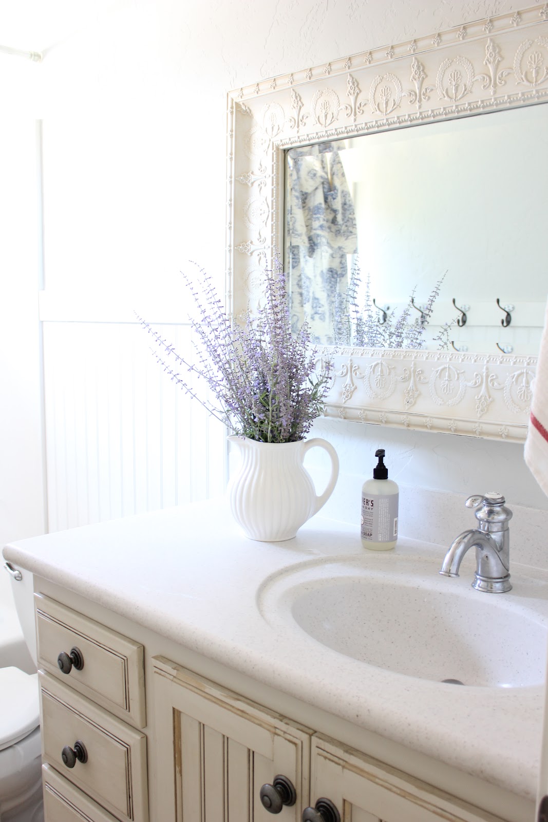 Primp Junktion french farmhouse bathroom