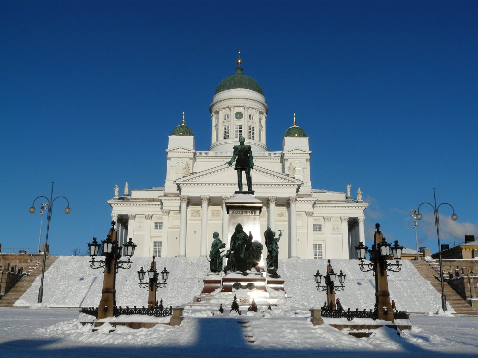 Helsinki...La tête dans les forêts... Cathédrale d'Helsinki place du