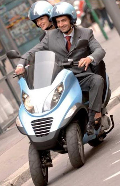 Riding Styles on Vespa MP3