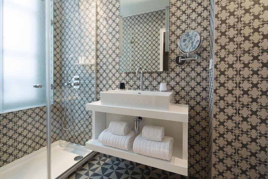 Interior relooking: idee per arredare un bagno piccolo