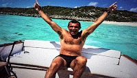 El ascendente en Piscis se adapta a todo, a se estrella de holliwood a ser rico a viajar en barco, en fin, a todo Antonio banderas ascendente en Piscis