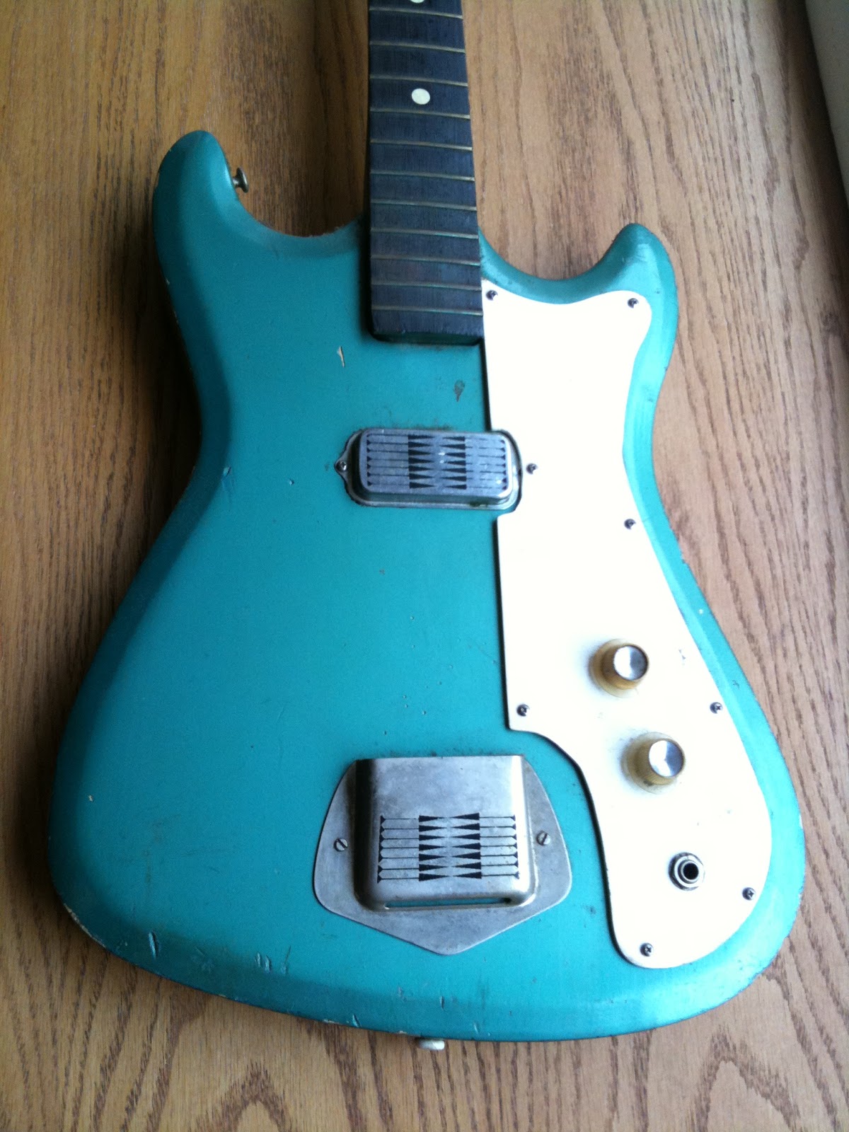 Wire & WoodRepairing & Building Electric Guitars Silvertone Model 1413