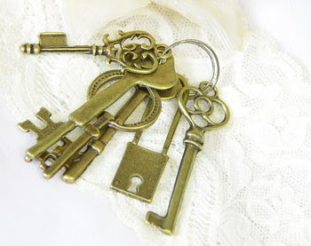 Another vintage skeletion keys.