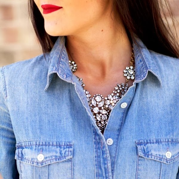 How to Chic DENIM SHIRT STATEMENT NECKLACE