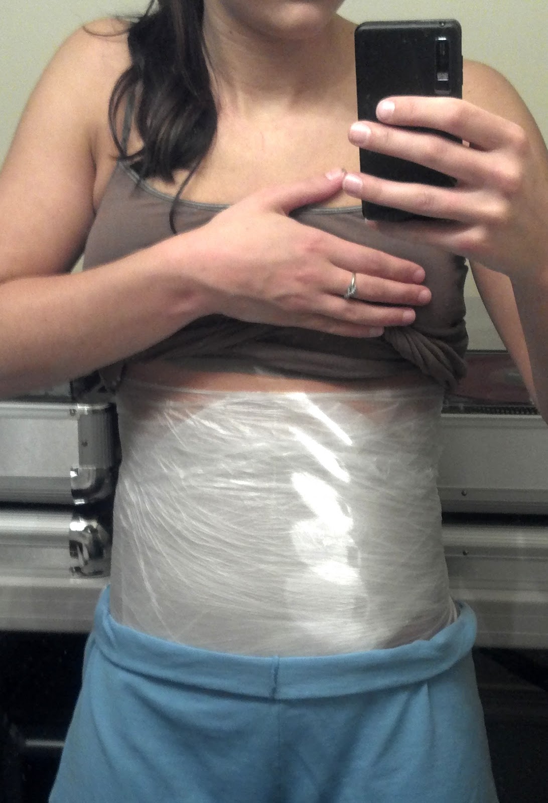 Пищевой пленкой можно похудеть быстро Пищевой пленкой можно похудеть быстро