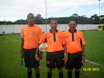 Trio de arbitragem que apitou na abertura do sub 35 domingo (16), em Barro- Preto .