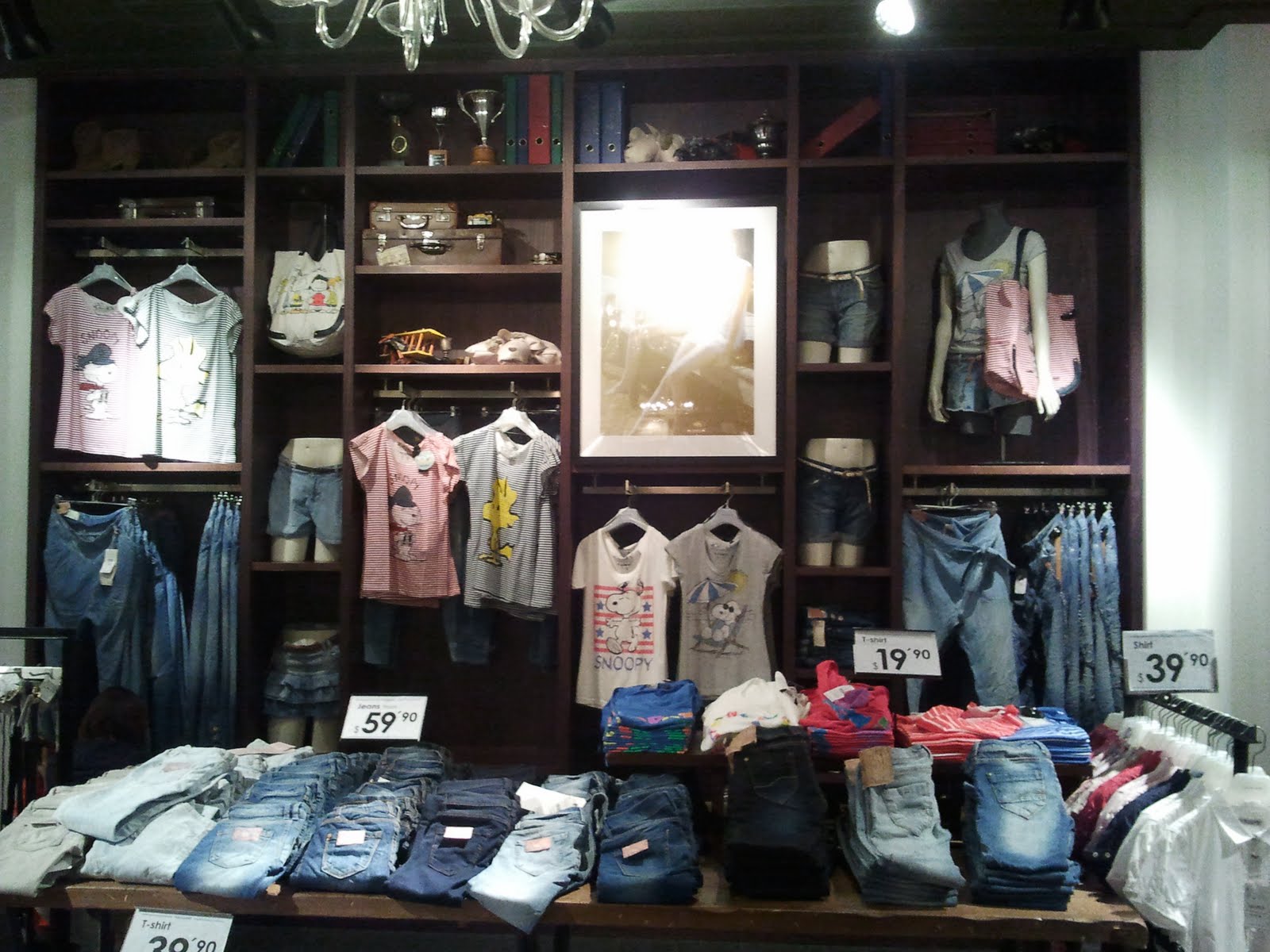 PULL AND BEAR MERCHANDISE PRESENTATION AND STORE DESIGN