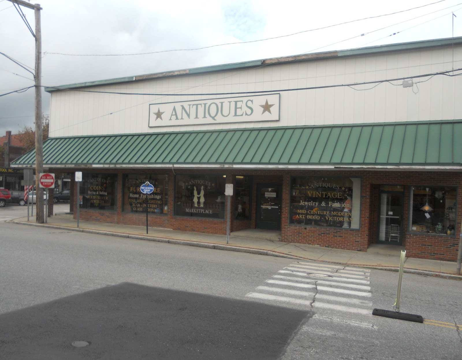 Antiquing in Putnam, CT JustOneDonna